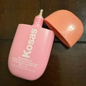 Kosas DreamBeam Comfy Smooth Sunscreen SPF 40. Gently used a few times